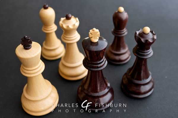 House of Staunton Zagreb '59 wooden chess set: kings, queens and bishop with alternate-colored finials